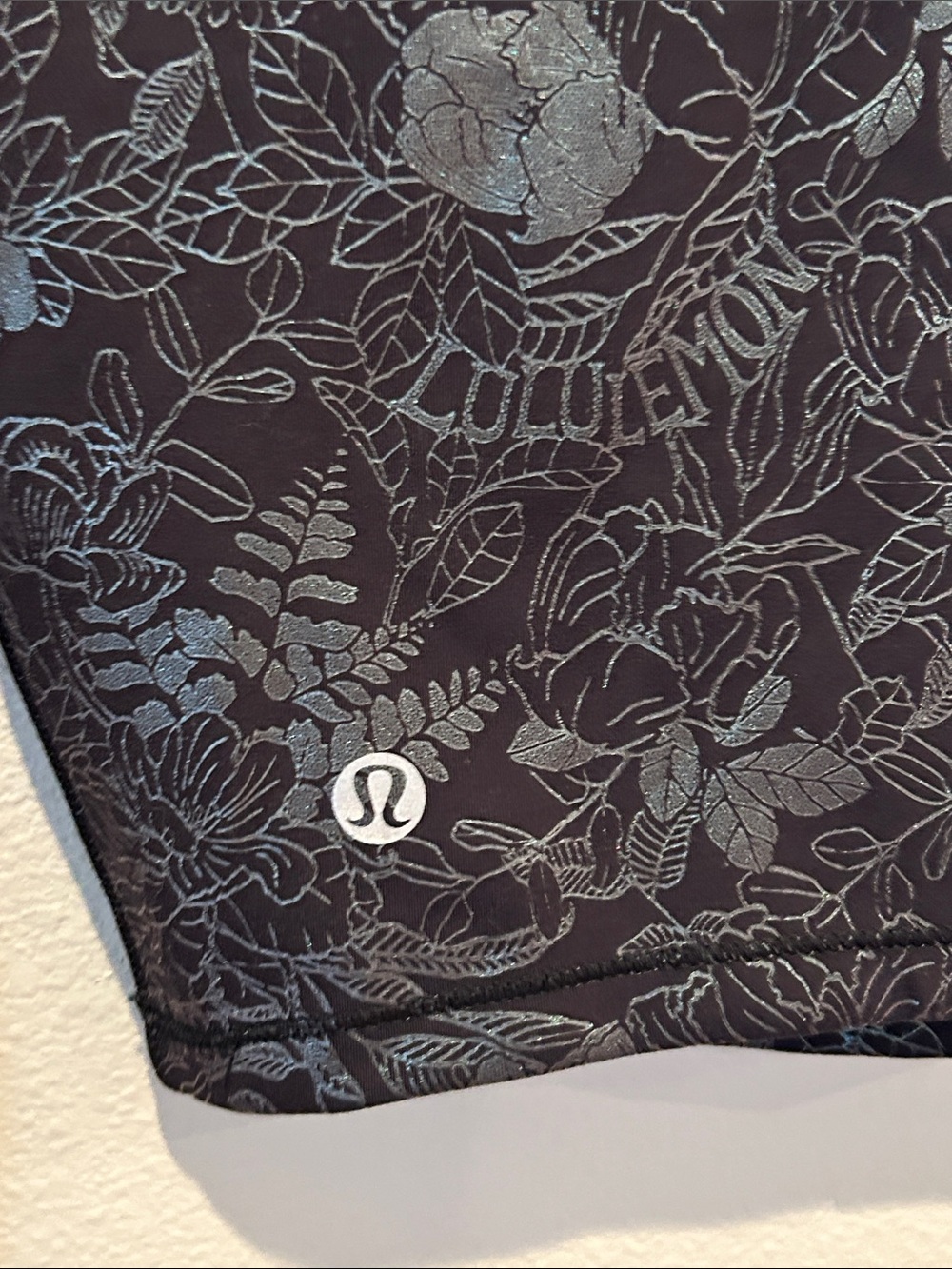 LULULEMON *FOIL* WUNDER TRAIN CROPPED LONG SLEEVE PRINTED TOP SIZE 4 - Picture 5 of 5